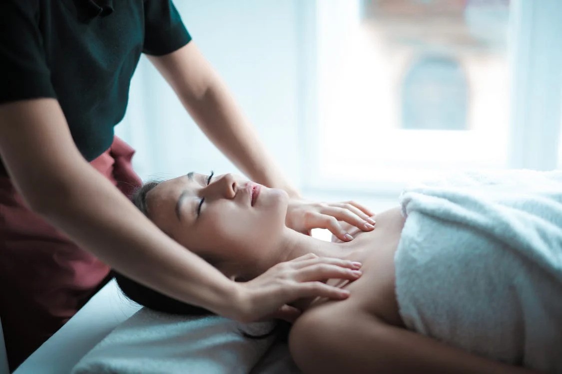 What are the Pros and Cons of Being a Registered Massage Therapist in the USA